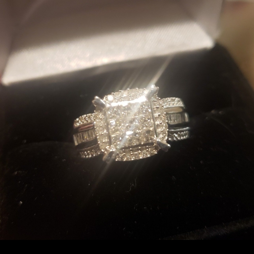 Amazing♥️ 10k gold diamond wedding ring - Picture 11 of 16